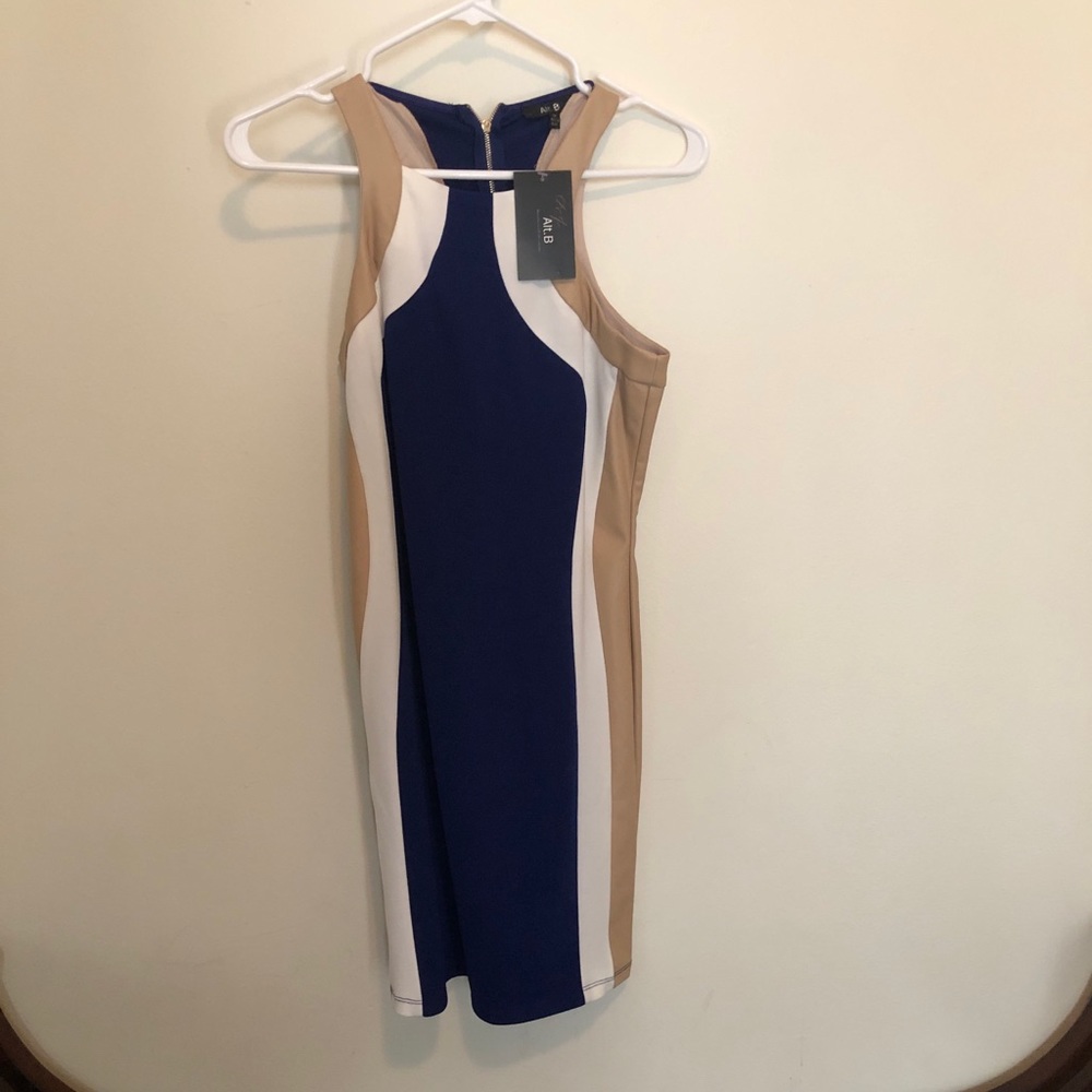 Dress - Picture 4 of 4